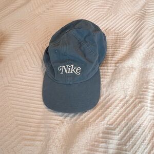 Nike trendy retro blue dad hat (like new)